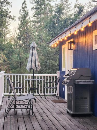Serendipity Lodge at Yosemite BBQ Full Kitchen King Bed — 4-Star Luxury Hotel in Oakhurst, United States