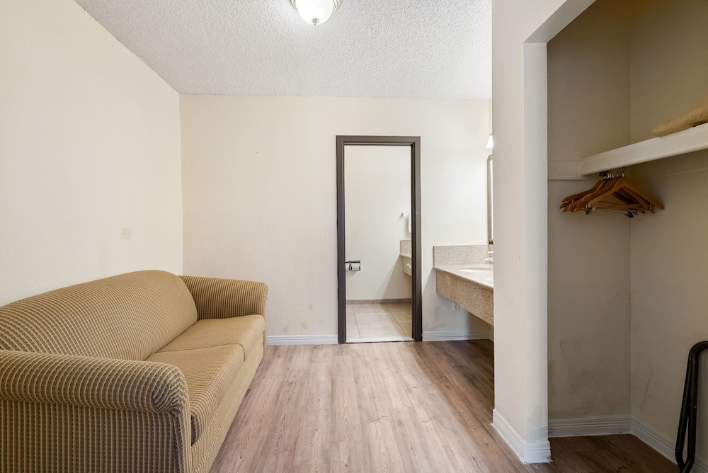 Quality Hotel Americana Nogales - photo 23