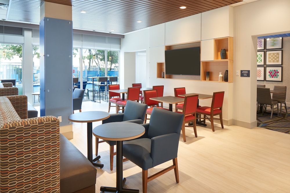 Holiday Inn Express Doral Miami by IHG - photo 34