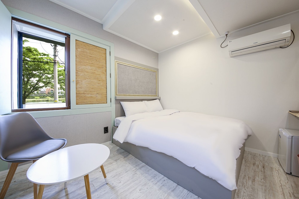 Diamond Hotel — Thal
