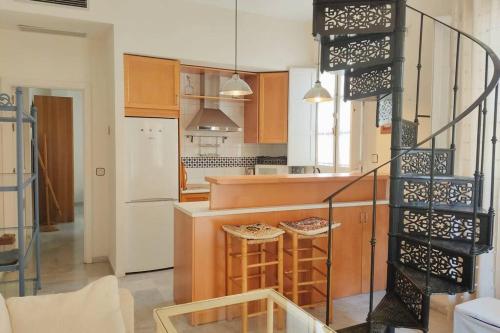 Duplex con Terraza Santa Cruz 5 pax Parking Optional — 4-Star Luxury Hotel in Sevilla, Spain