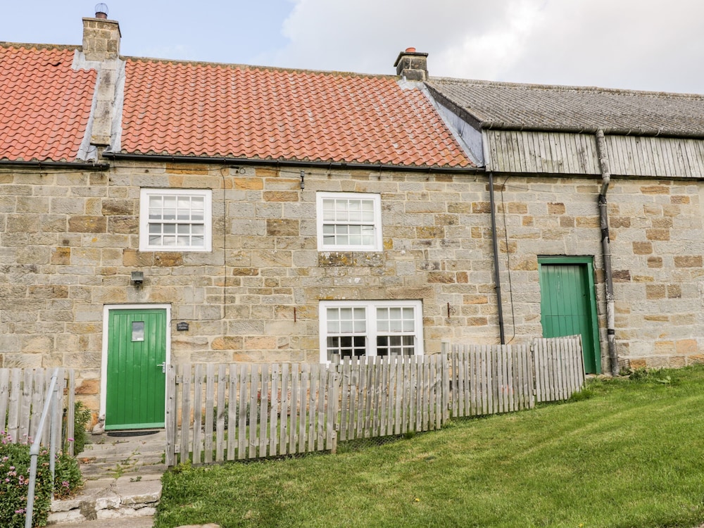 Manor House Farm Cottage — 4-Star Luxury Hotel in Saltburn-By-The-Sea, United Kingdom