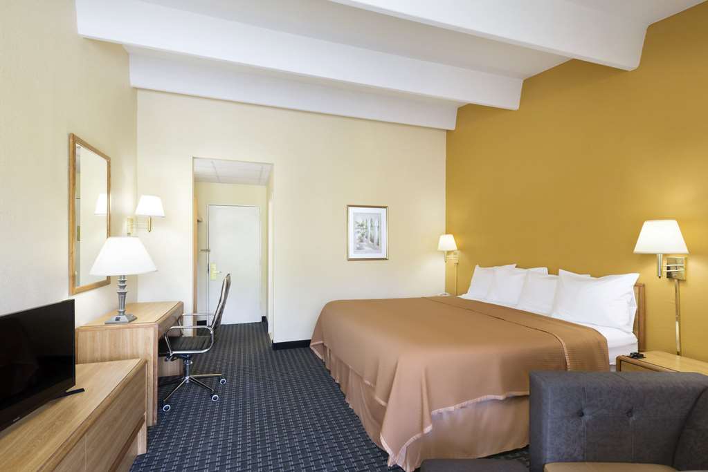 Howard Johnson by Wyndham Newburgh West Point - photo 15