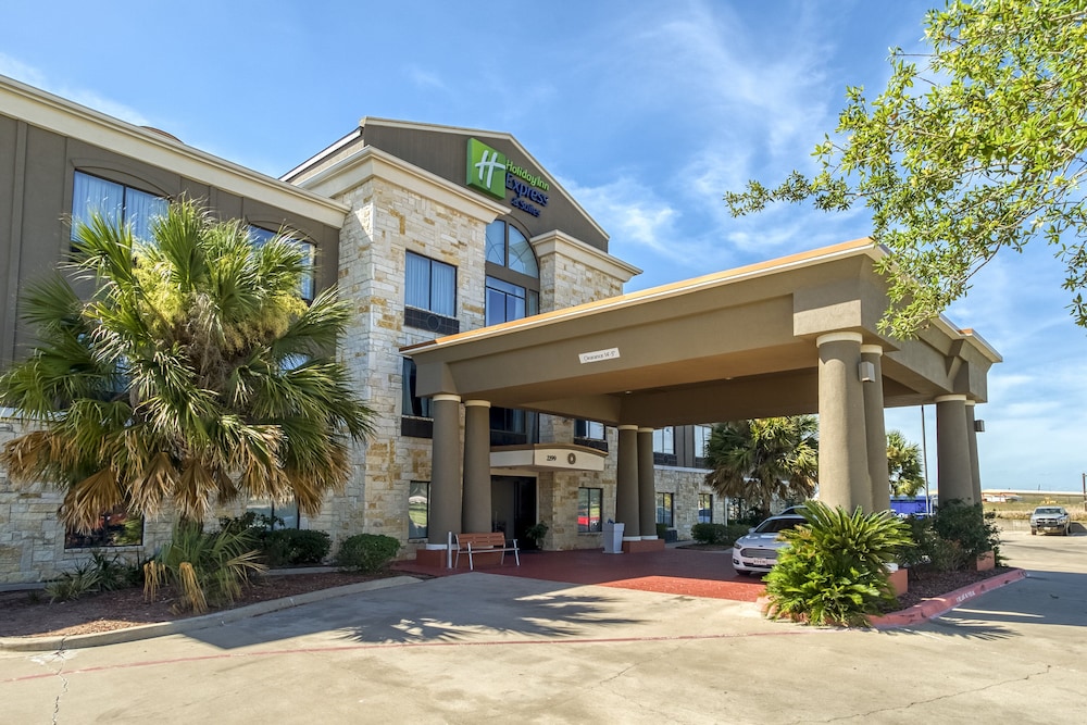 Holiday Inn Express Suites Beeville by IHG — hotel in Beeville