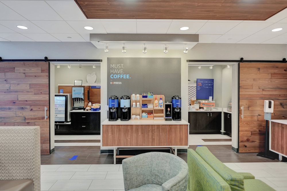 Holiday Inn Express Hotel & Suites Beatrice by IHG - photo 68