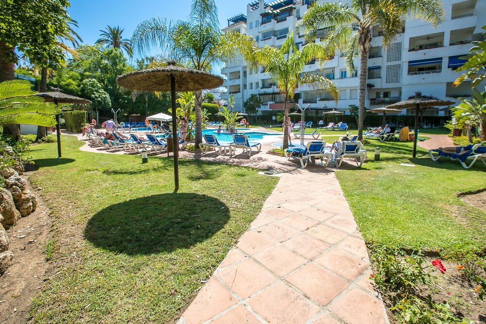 OleHolidays Medina Garden Puerto Banús 100 m. Playa — 4-Star Luxury Hotel in Marbella, Spain