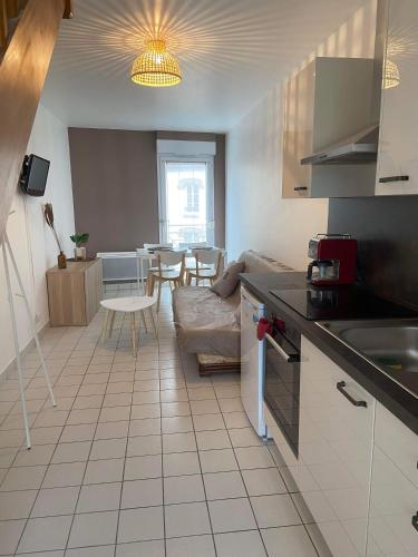 Eleonore F2 En Duplex Avec Cour Commune Et Proche de la Mer 3 in Ver-Sur-Mer, France