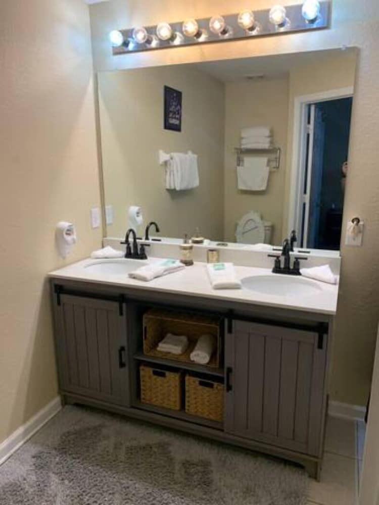 3BR Windsor Hills Townhome 7671 by OVRH VR - photo 24