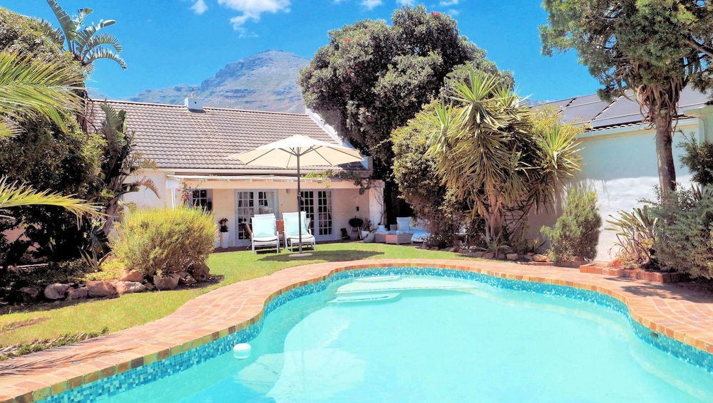 Hout Bay Beach Cottage — 4-Star Luxury Hotel in Cape Town, South Africa