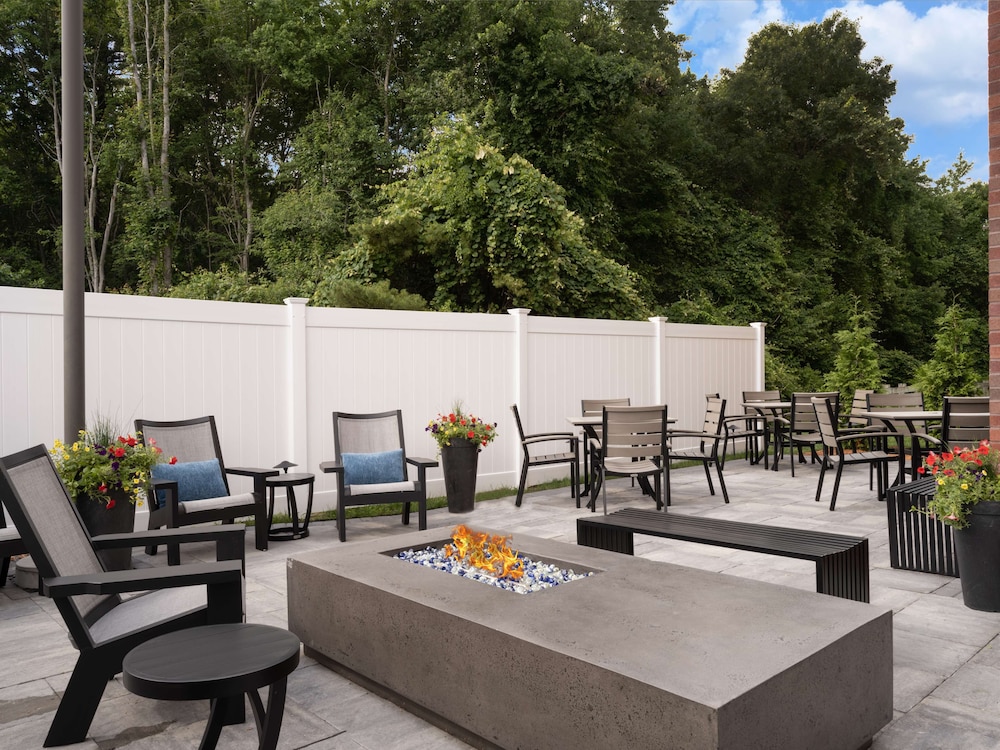 Hampton Inn Raynham Taunton - photo 42