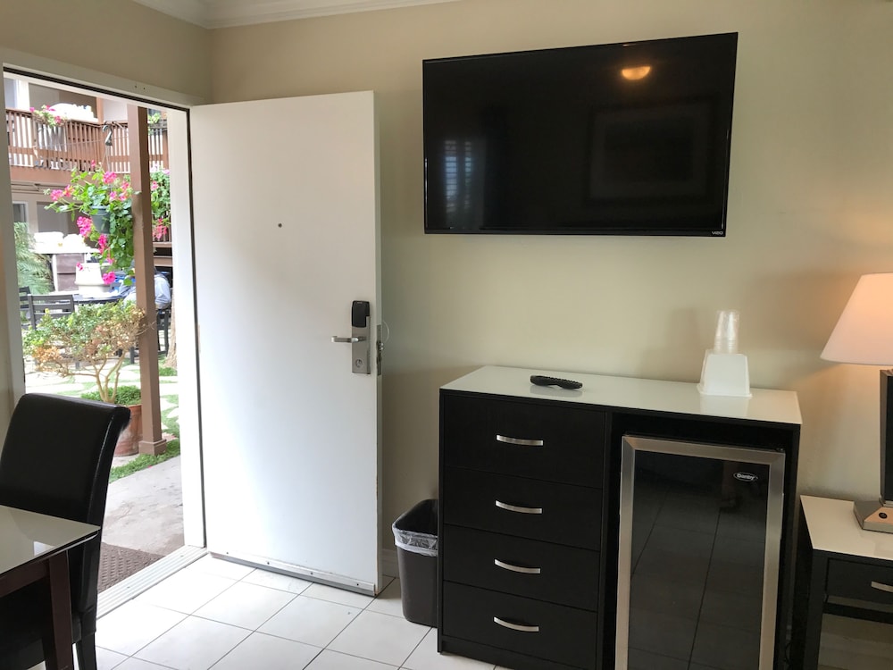 Ocean Beach Hotel - photo 5