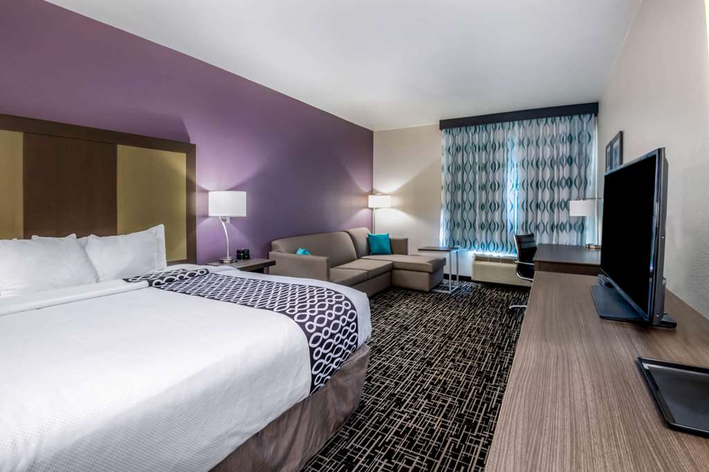 La Quinta Inn & Suites by Wyndham Pampa - photo 41