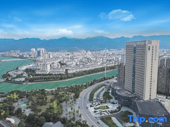 Rezen Dong Hotel Fangxian County Peninsula Bay in Shiyan, People's Republic of China