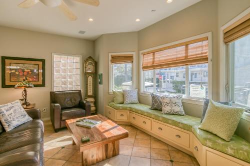 203D 203 Descanso Ave. — Avalon — photo 2