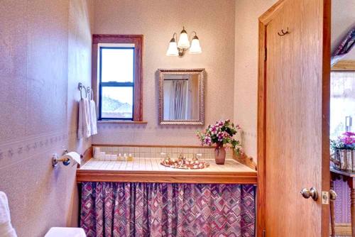 Mariposa Hotel Inn - photo 2