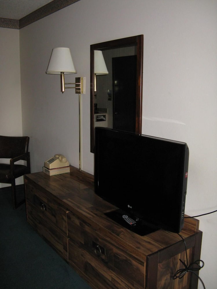 Branding Iron Motel - photo 18