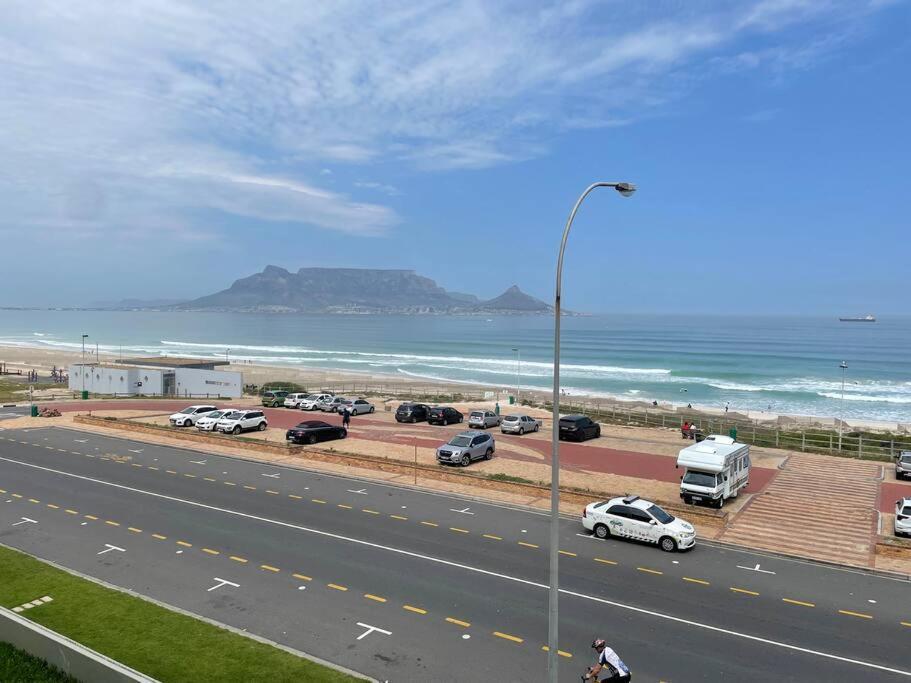 Luxurious 2 bedroom beach apartment with a view