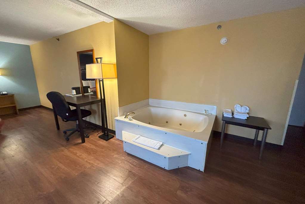 Super 8 by Wyndham O'Fallon - photo 22