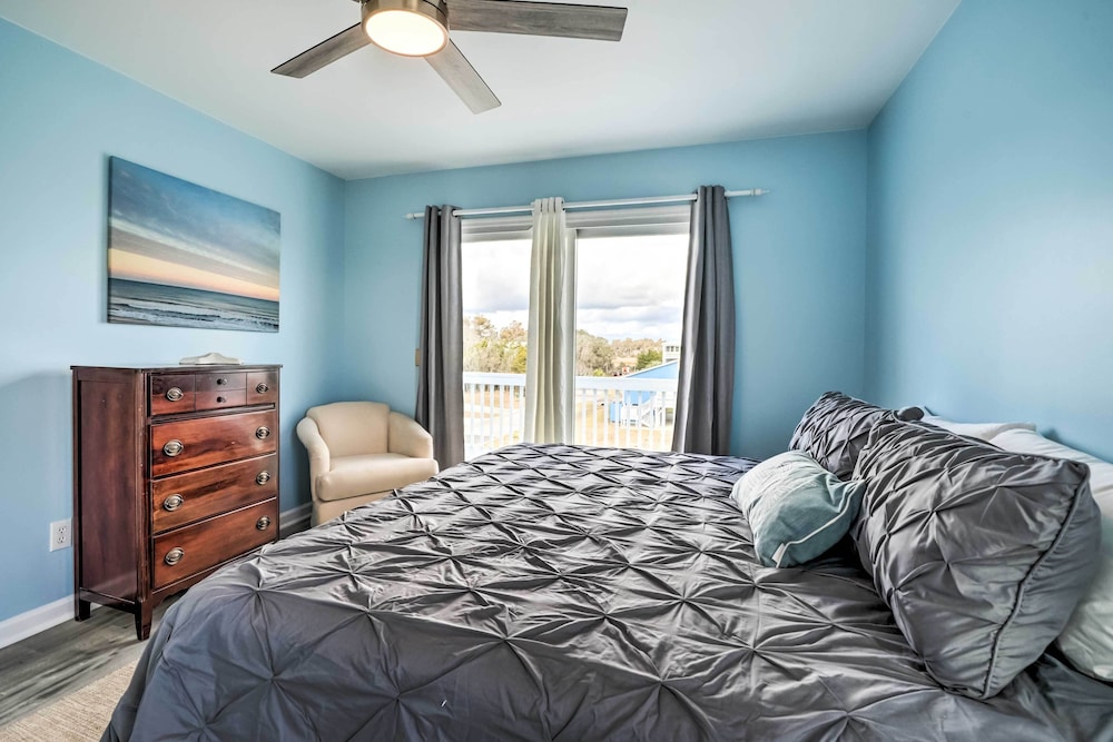 Oceanside Oak Island Getaway For Families and Pets — 4-Star Luxury Hotel in Oak Island, United States