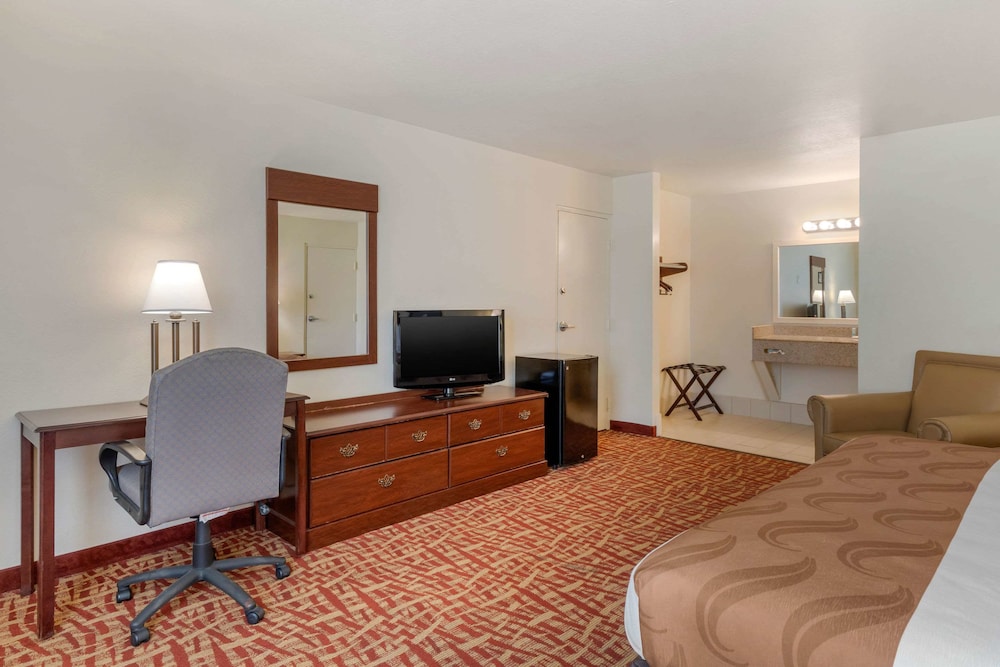 Quality Inn At Town Center - photo 26