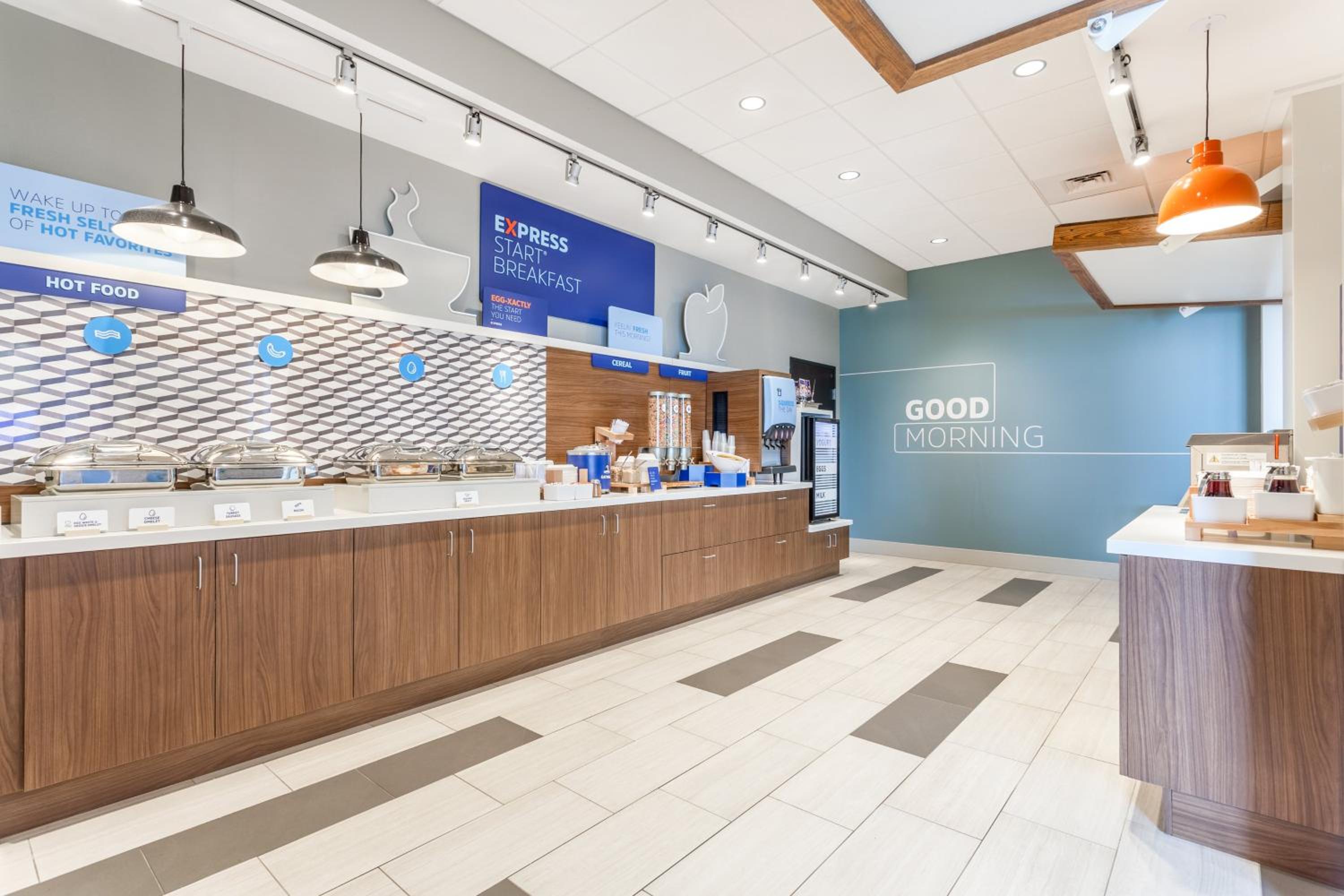 Holiday Inn Express & Suites Ottawa - photo 121