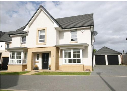 Luxury Detached Home — 4-Star Luxury Hotel in Edinburgh, United Kingdom