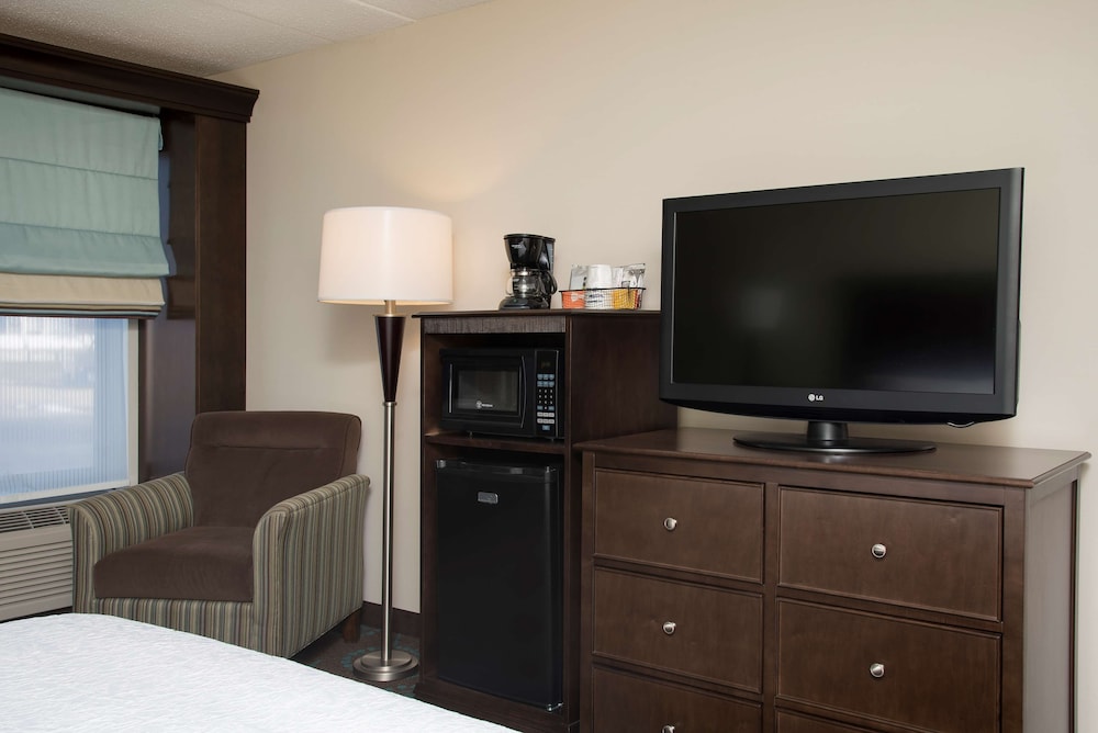Hampton Inn and Suites Kokomo - photo 12