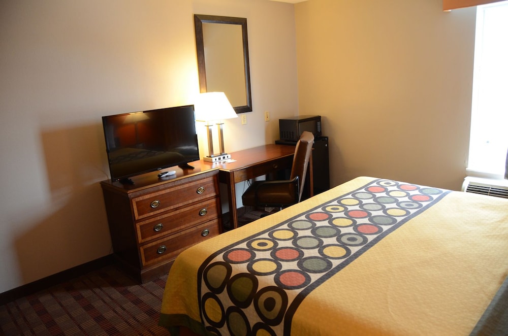Super 8 by Wyndham Louisville Expo Center - photo 7