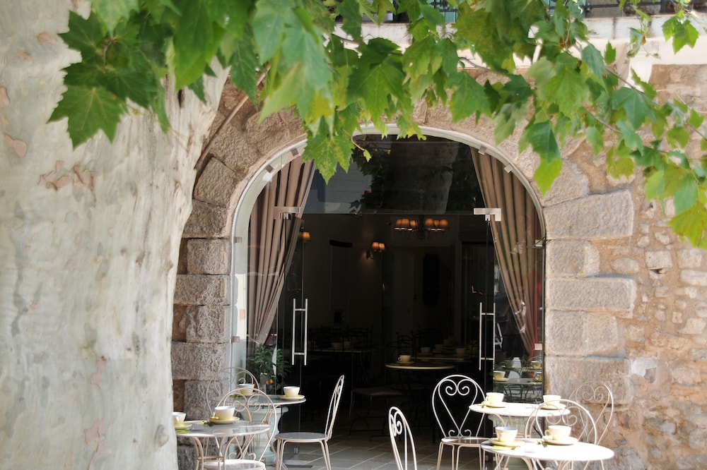 Châteaux et Demeures Vallée De L’arc in Trets, France