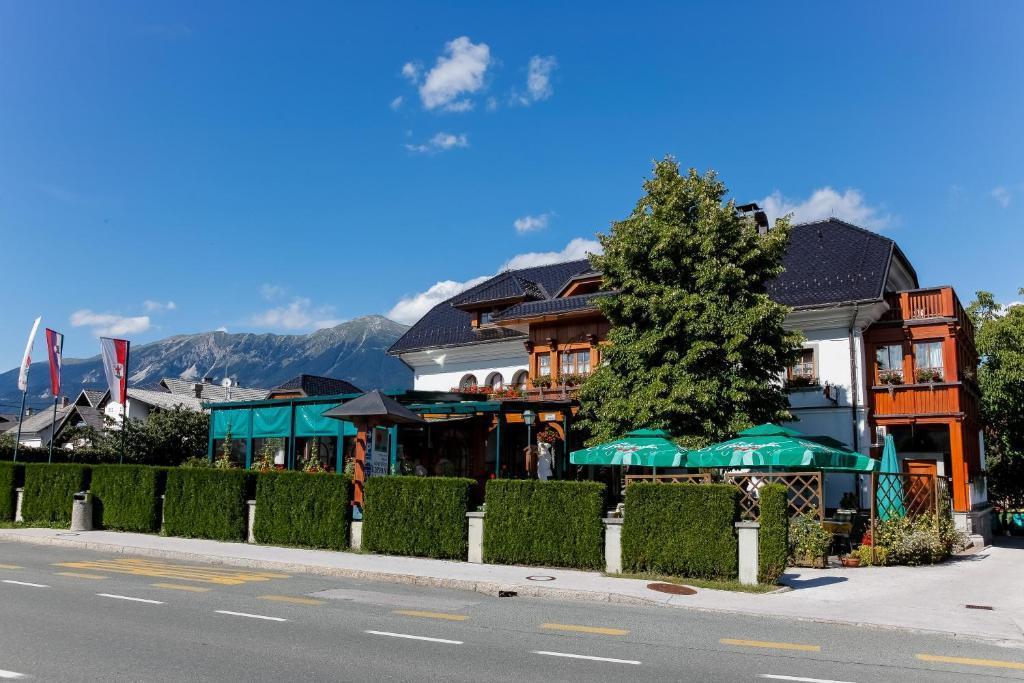 Guesthouse Tulipan — 4-Star Luxury Hotel in Lesce, Slovenia