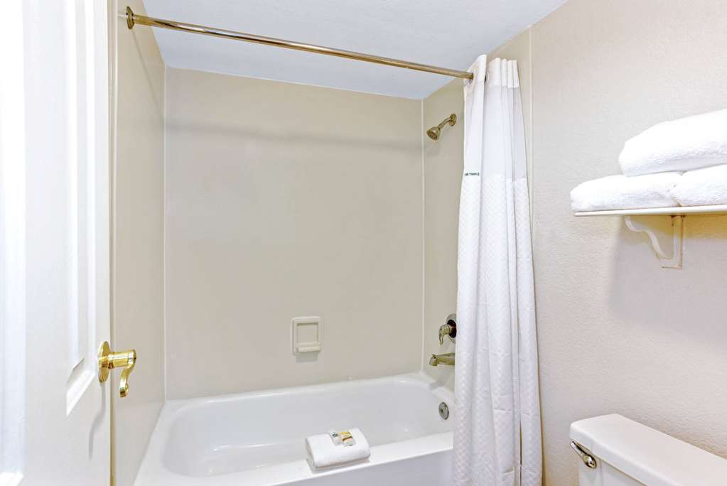 La Quinta Inn by Wyndham Orlando Airport West - photo 18