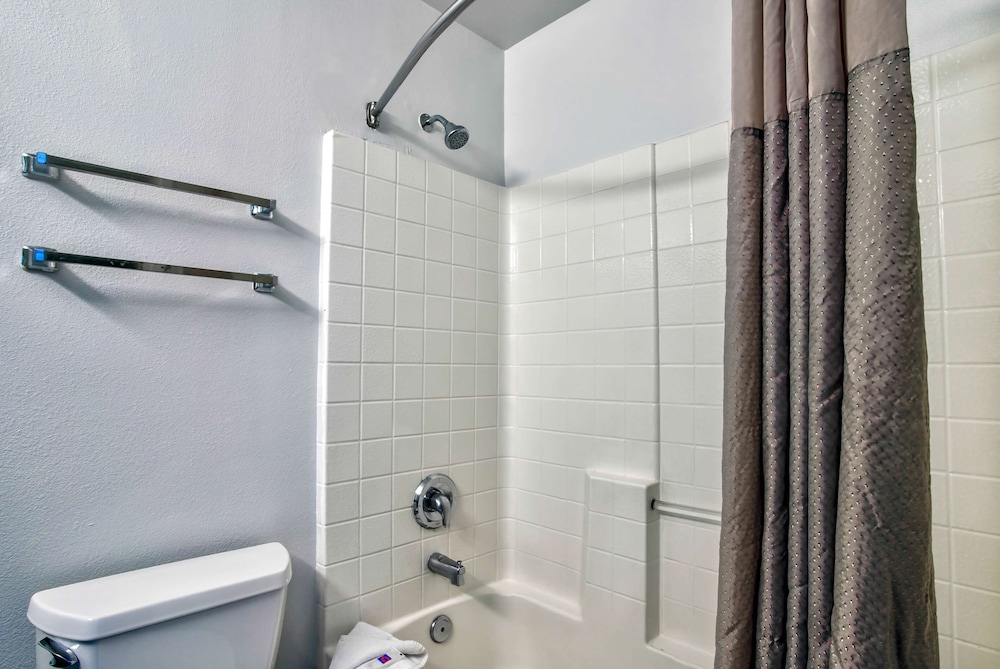 Motel 6 Hesperia CA West Main Street I 15 - photo 20