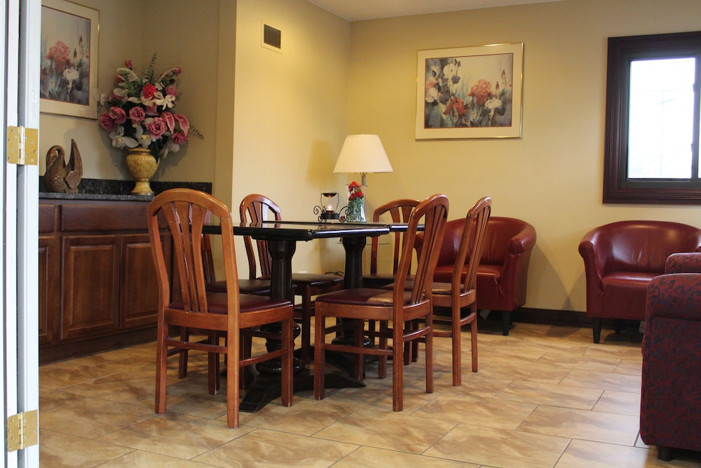 American Inn & Suites - photo 31