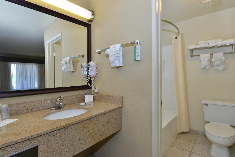 Cajon Pass Inn - photo 27