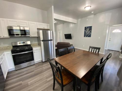 Double Play Apt 1 All Star Baseball Rentals — 4-Star Luxury Hotel in Oneonta, United States