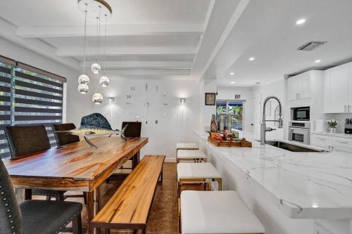 Beautiful Tropical Vacation House close to Beach — 4-Star Luxury Hotel in Hollywood, United States
