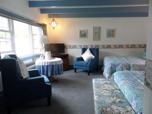 Claddagh Motel & Suites - photo 31