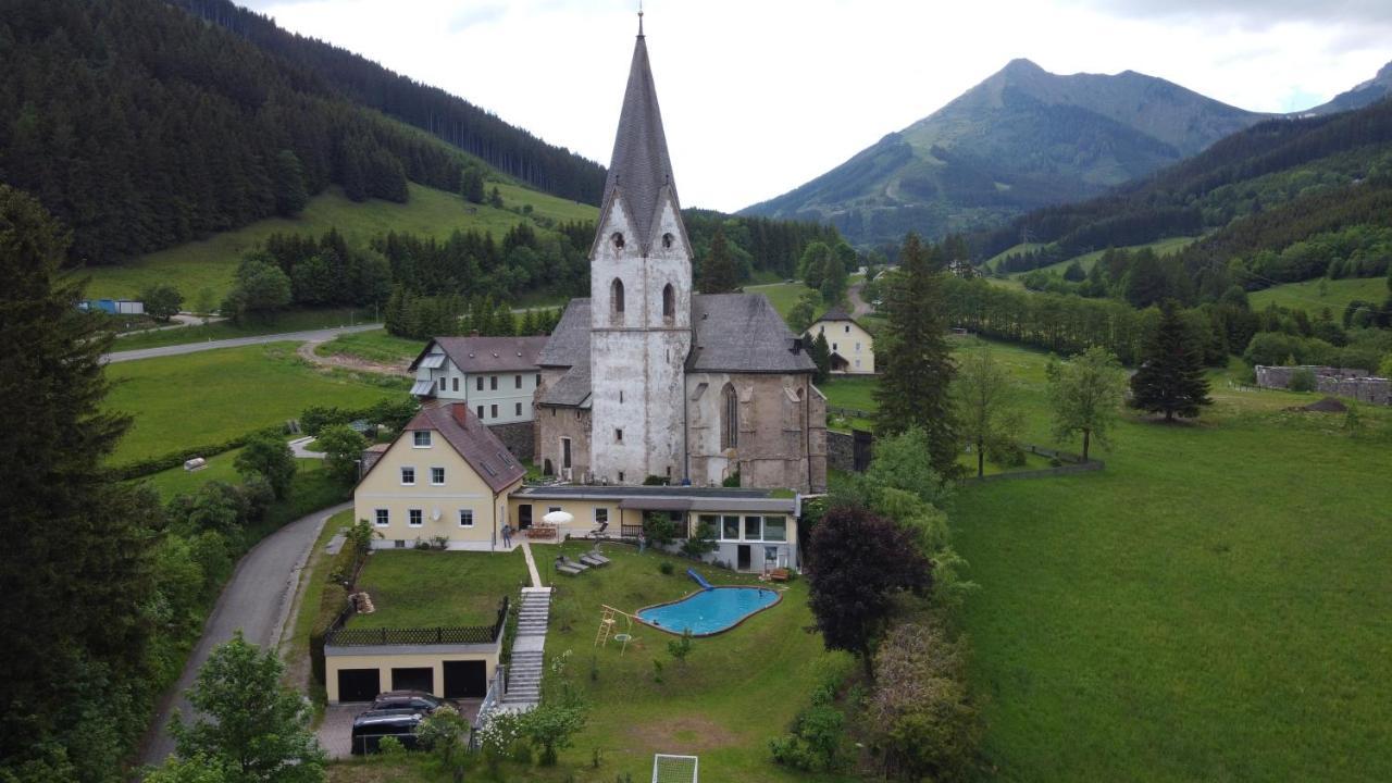 Pool Pokale Sauna Billard Kirche U. Viel Natur — hotel in Vordernberg