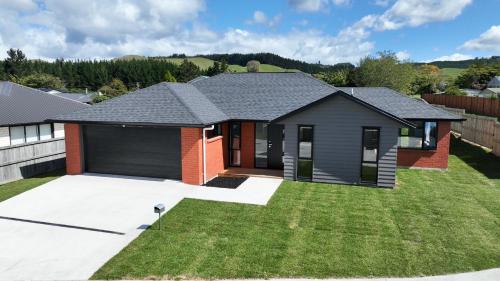 Brand New House with 5 bedroom and 3 full bathroom — 4-Star Luxury Hotel in Rotorua, New Zealand