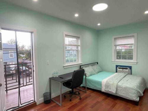 Near JFK Private room with share bath and Kitchen