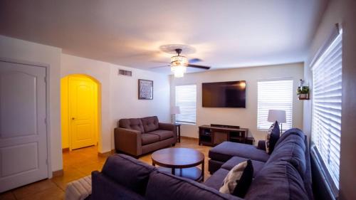 Full house w private heated pool and pizza oven — 4-Star Luxury Hotel in Phoenix, United States