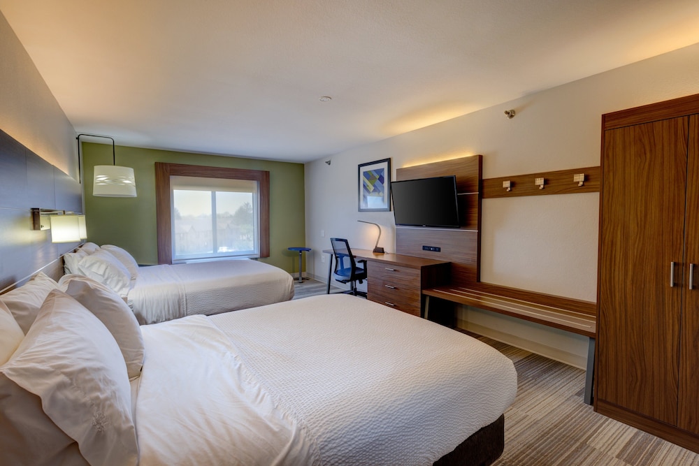 Holiday Inn Express & Suites Shelbyville Indianapolis by IHG - photo 11