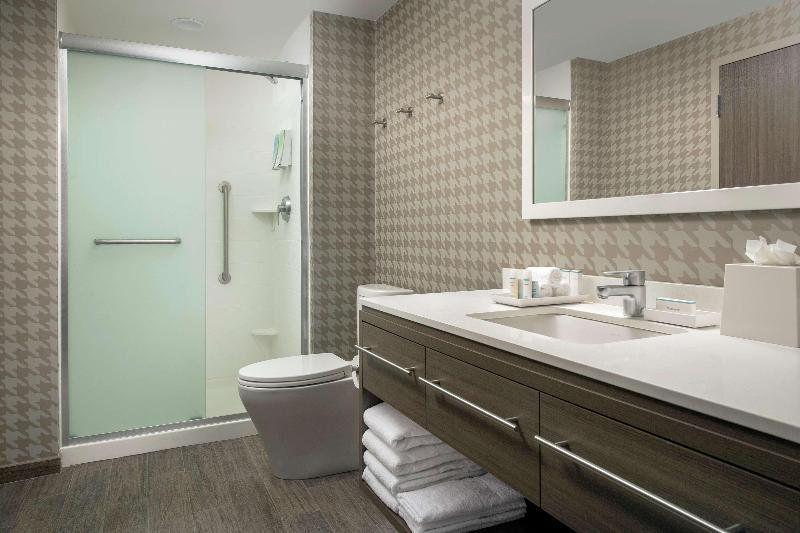 Home2 Suites by Hilton Edison - photo 32