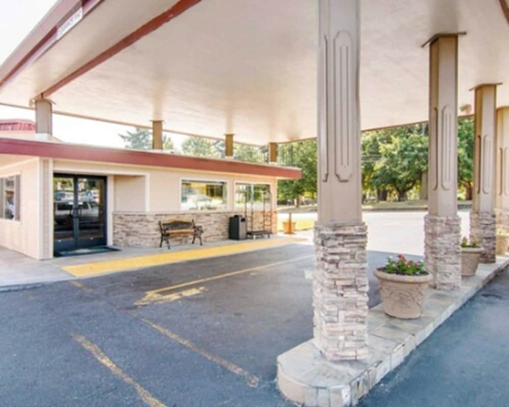 Quality Inn Airport Convention Center - photo 25
