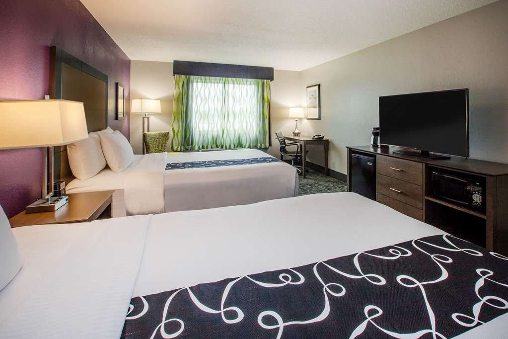 La Quinta Inn & Suites by Wyndham Elkhart - photo 16