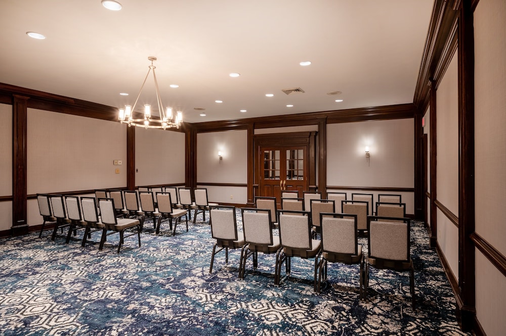 Crowne Plaza Albany The Desmond Hotel - photo 84