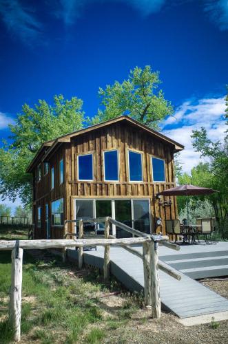 Rustic Hideaway - carbon neutral hotel in Cortez