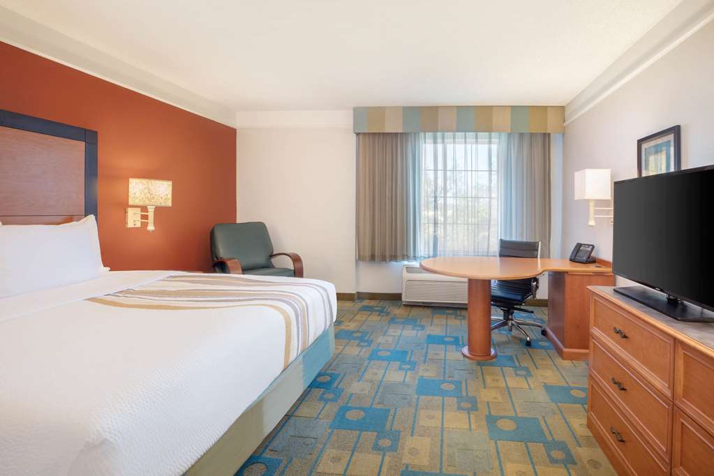 La Quinta Inn & Suites by Wyndham Ocala - photo 15