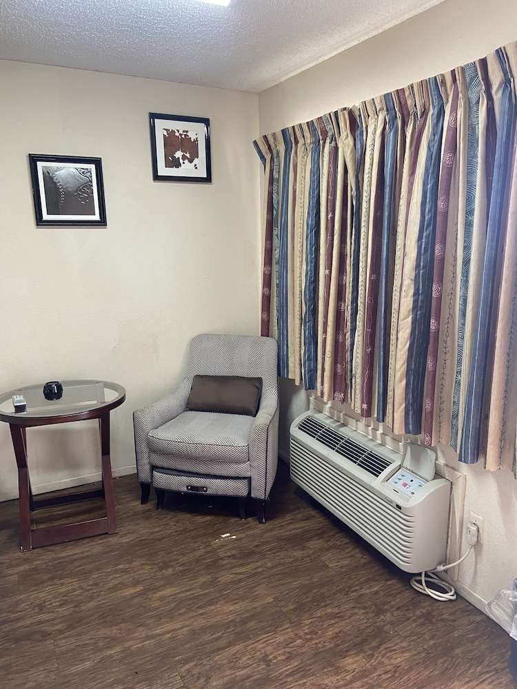 Great Western Inn & Suites Saginaw - photo 13