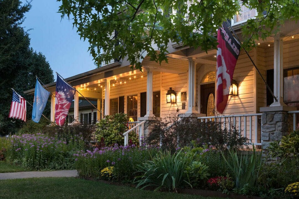 Montford Inn & Cottages — hotel in Norman